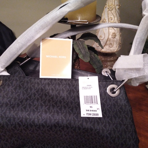 Michael Kors purse - Picture 2 of 5